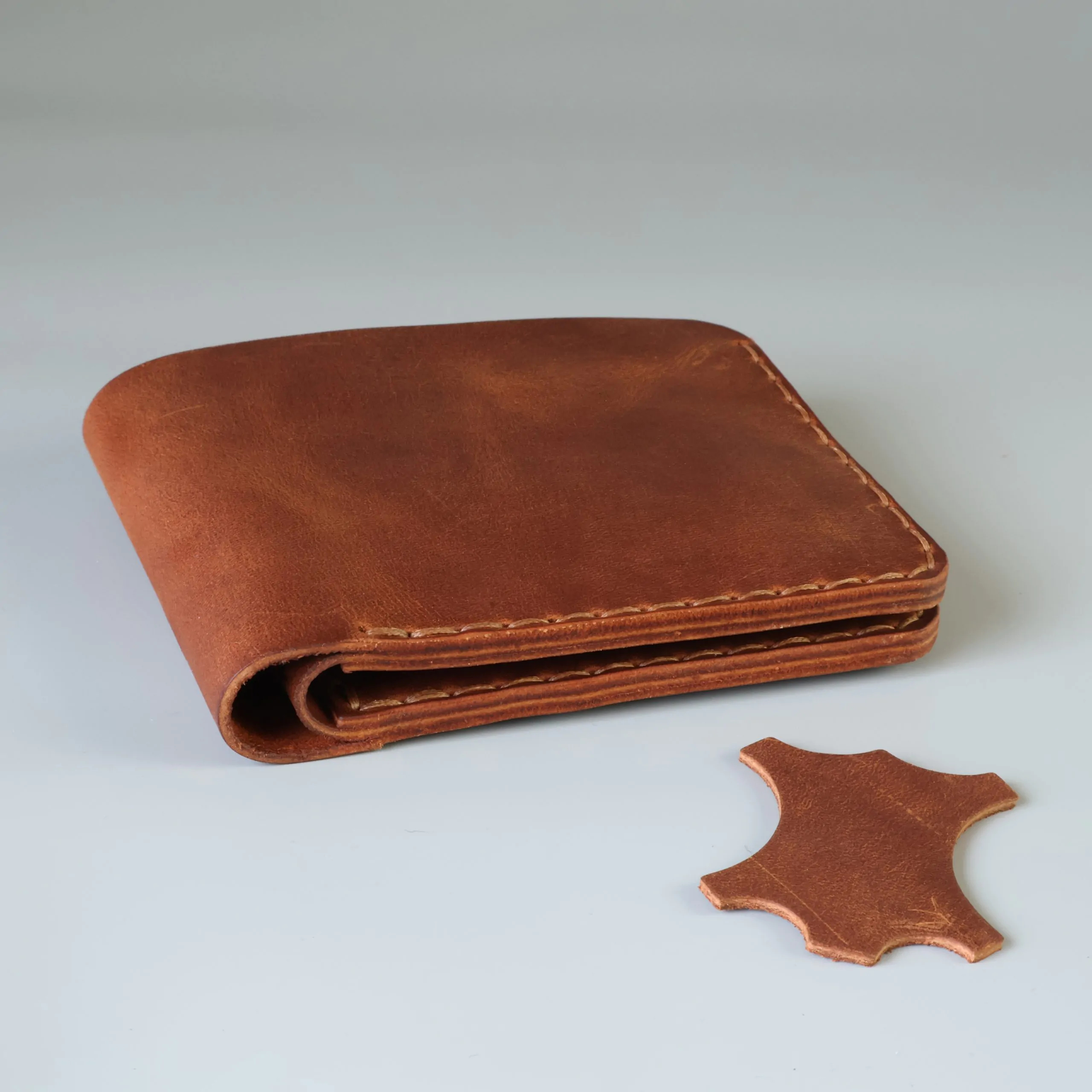 Slim leather bifold with hand-stitching open slots